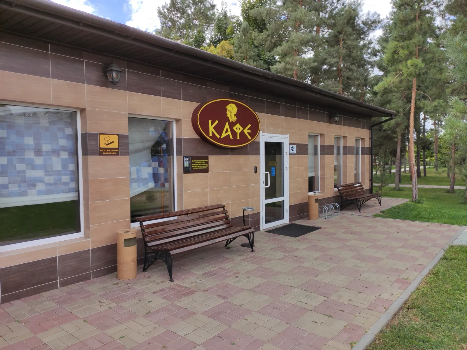 Кафе на территории Афины